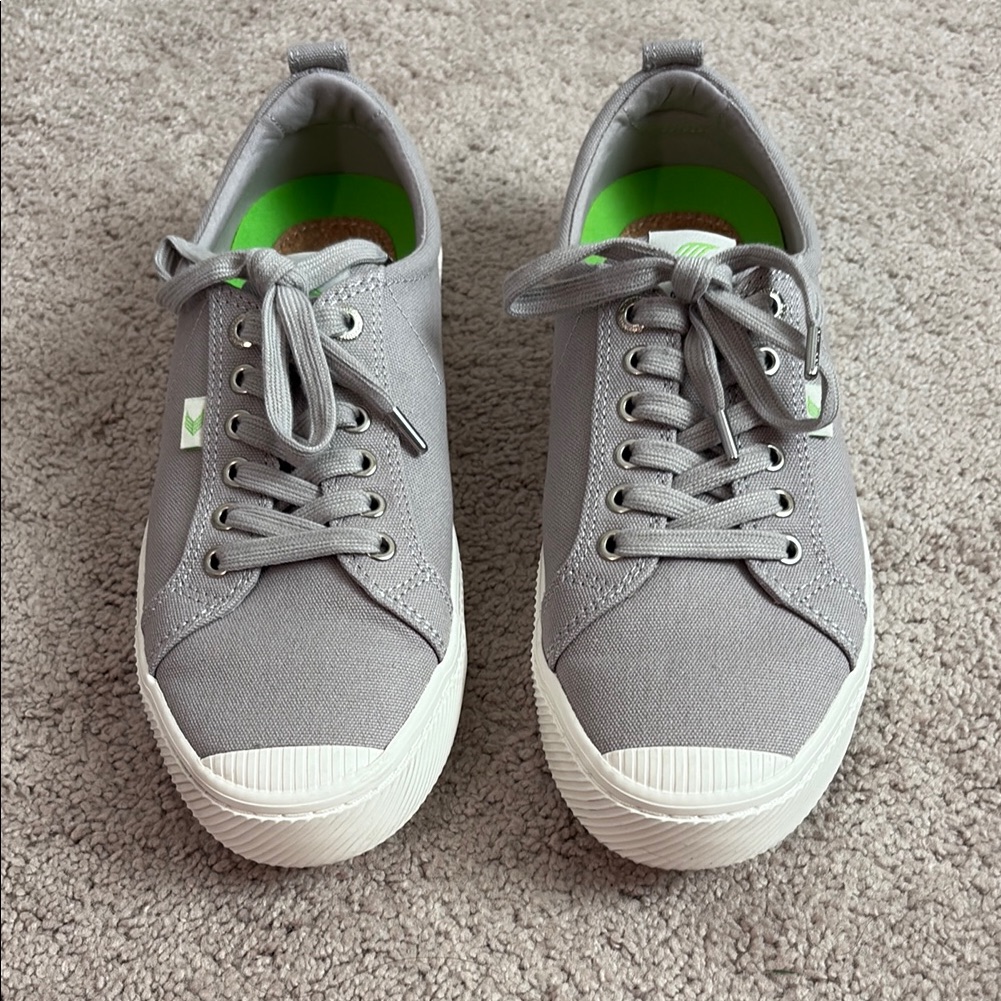 Gray Cariuma Shoes